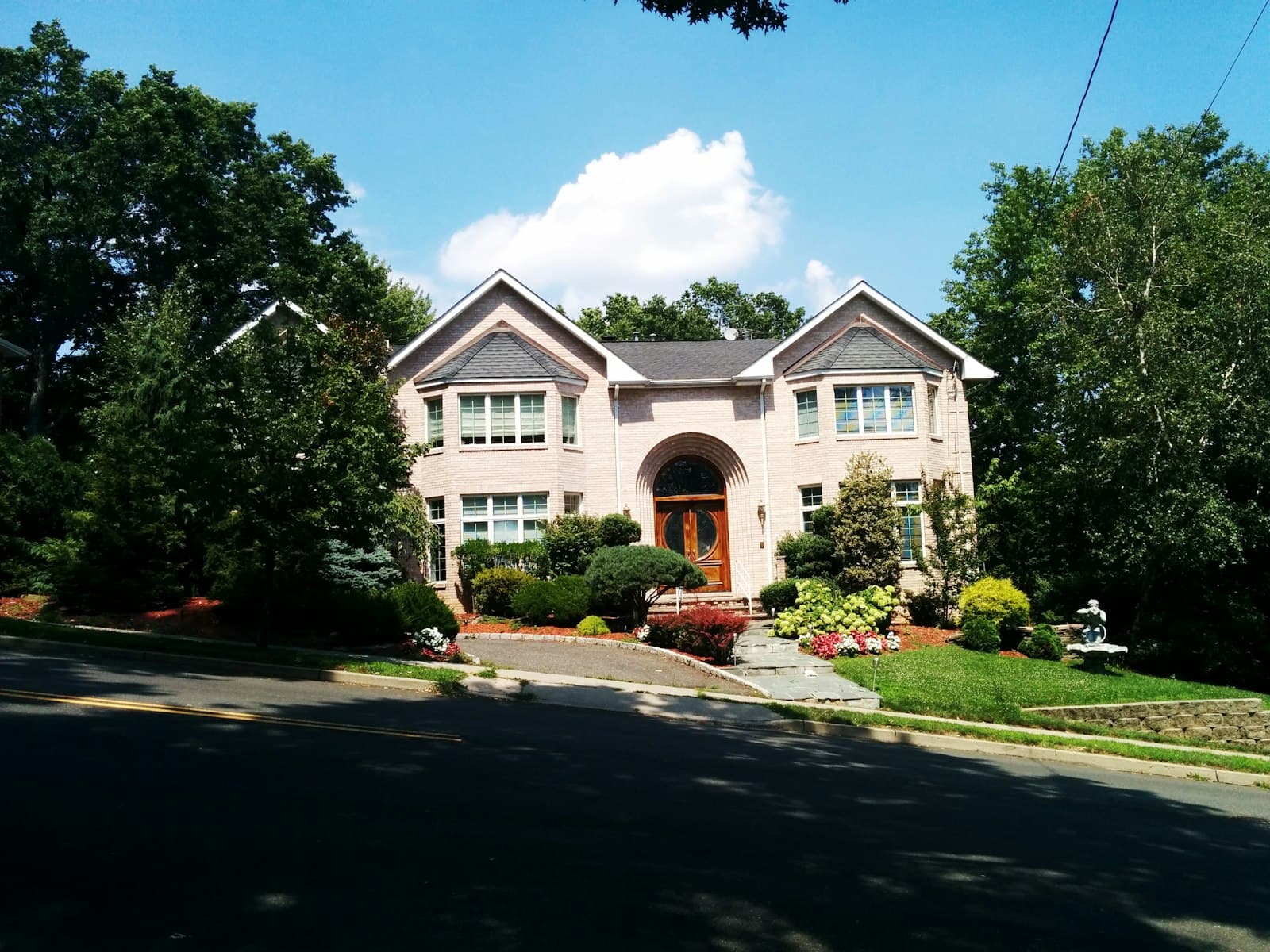 Suburban New Jersey home with driveway