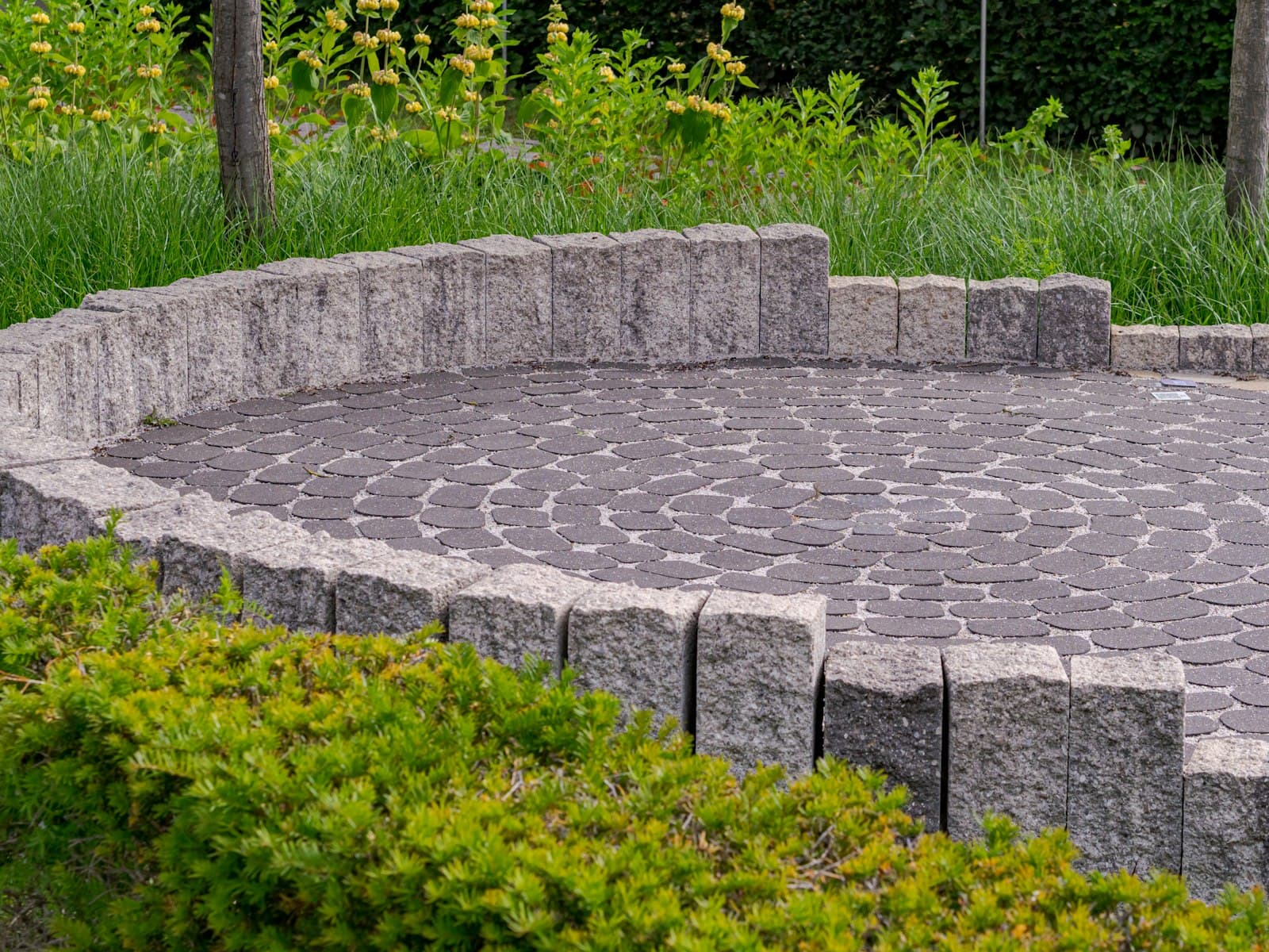 Circular paver patio