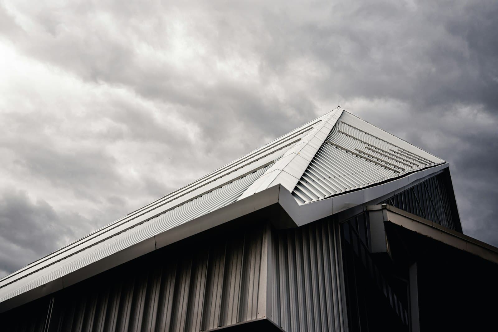 Roofline with fascia and siding